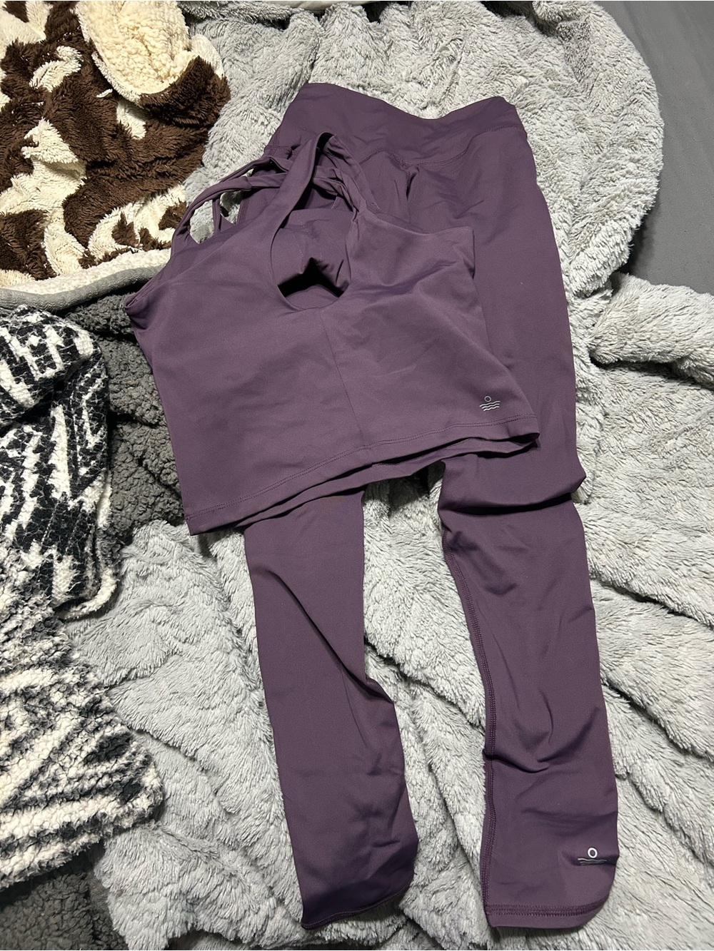 Salt project set small
Purple leggings and tank